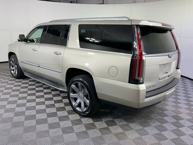 Used 2016 Cadillac Escalade ESV Luxury image 4