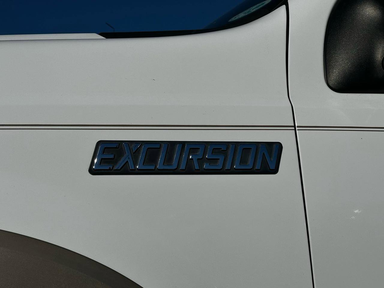 Used 2005 Ford Excursion Eddie Bauer image 48