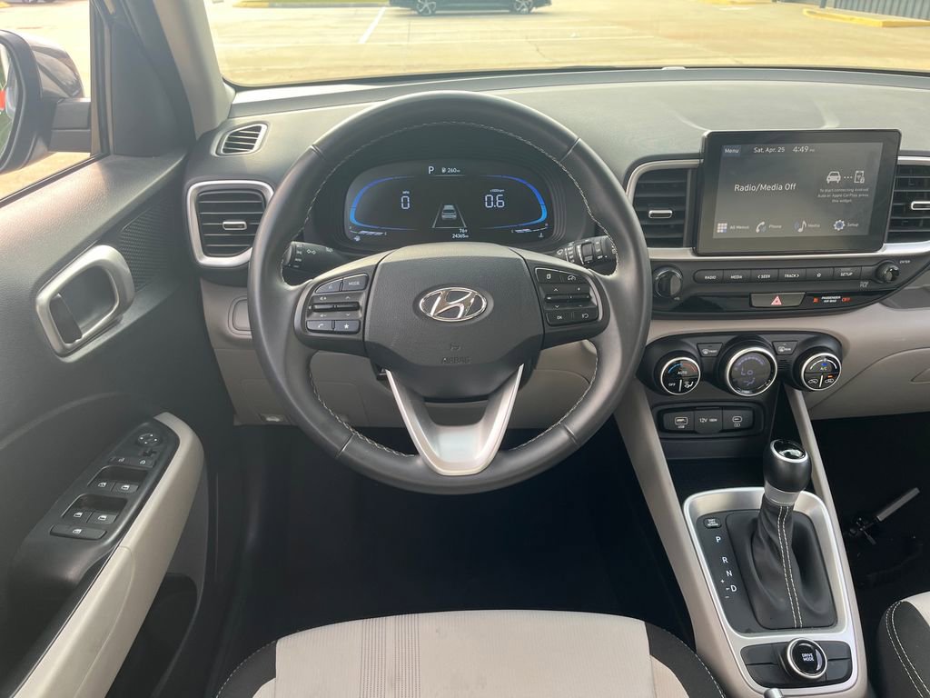 Used 2025 Hyundai Venue SEL FWD image 15
