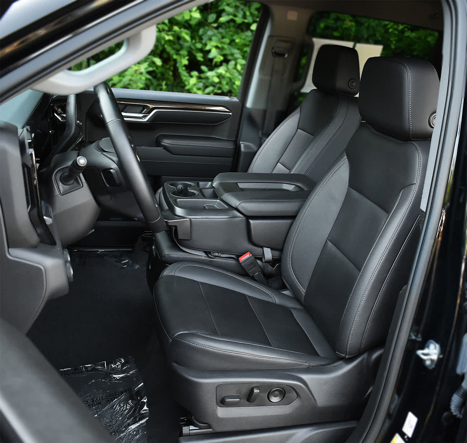 Used 2023 Chevrolet Silverado 1500 LT w/ Leather Package AWD/4WD image 9