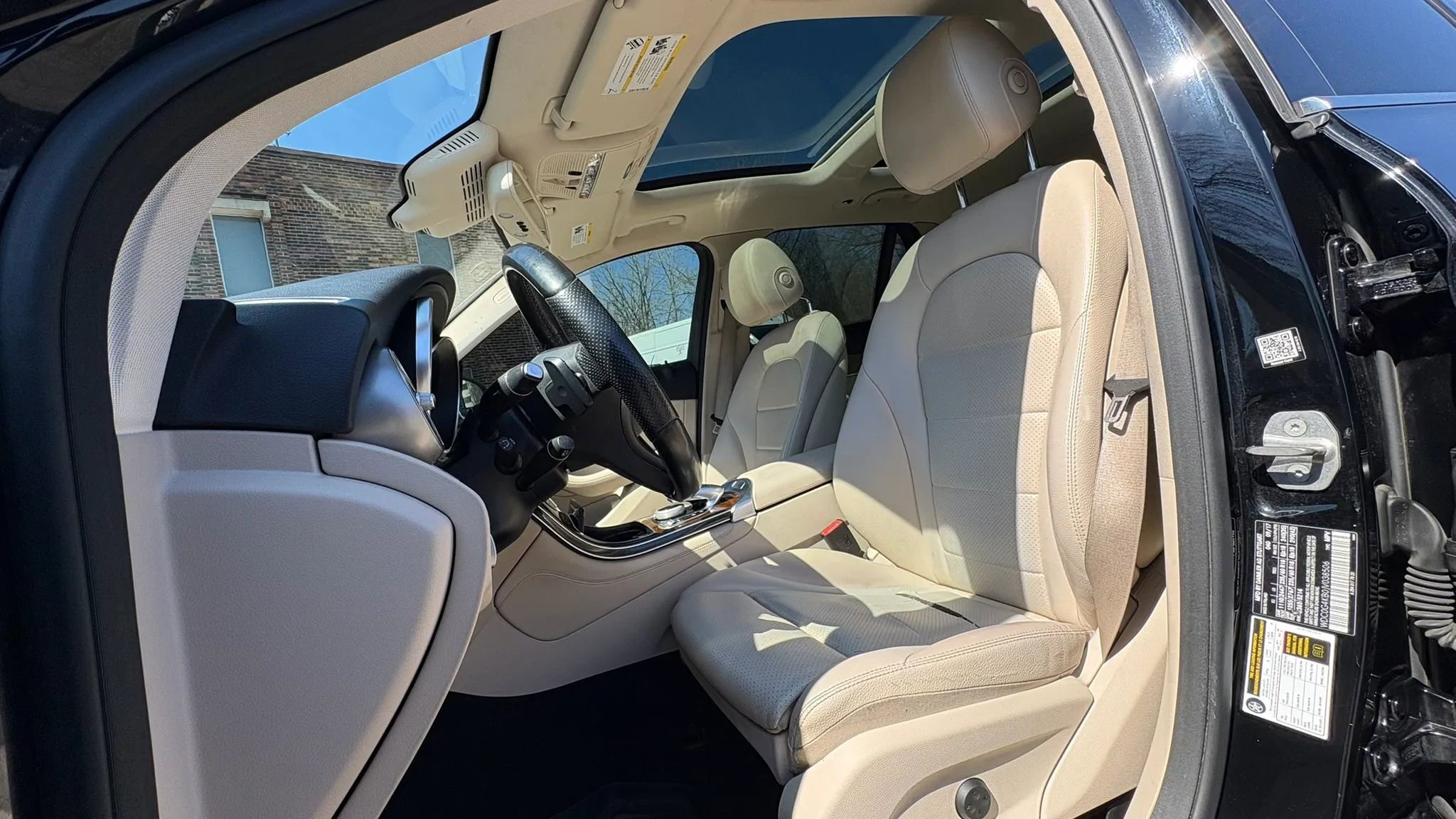 Used 2018 Mercedes-Benz GLC 300 4MATIC image 2
