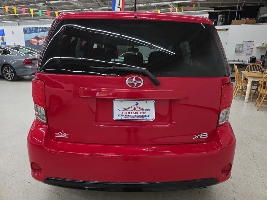 Used 2015 Scion xB FWD image 5