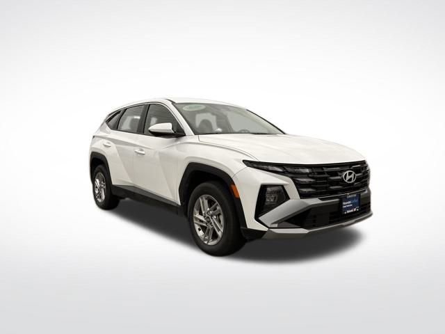 Used 2025 Hyundai Tucson SE image 3