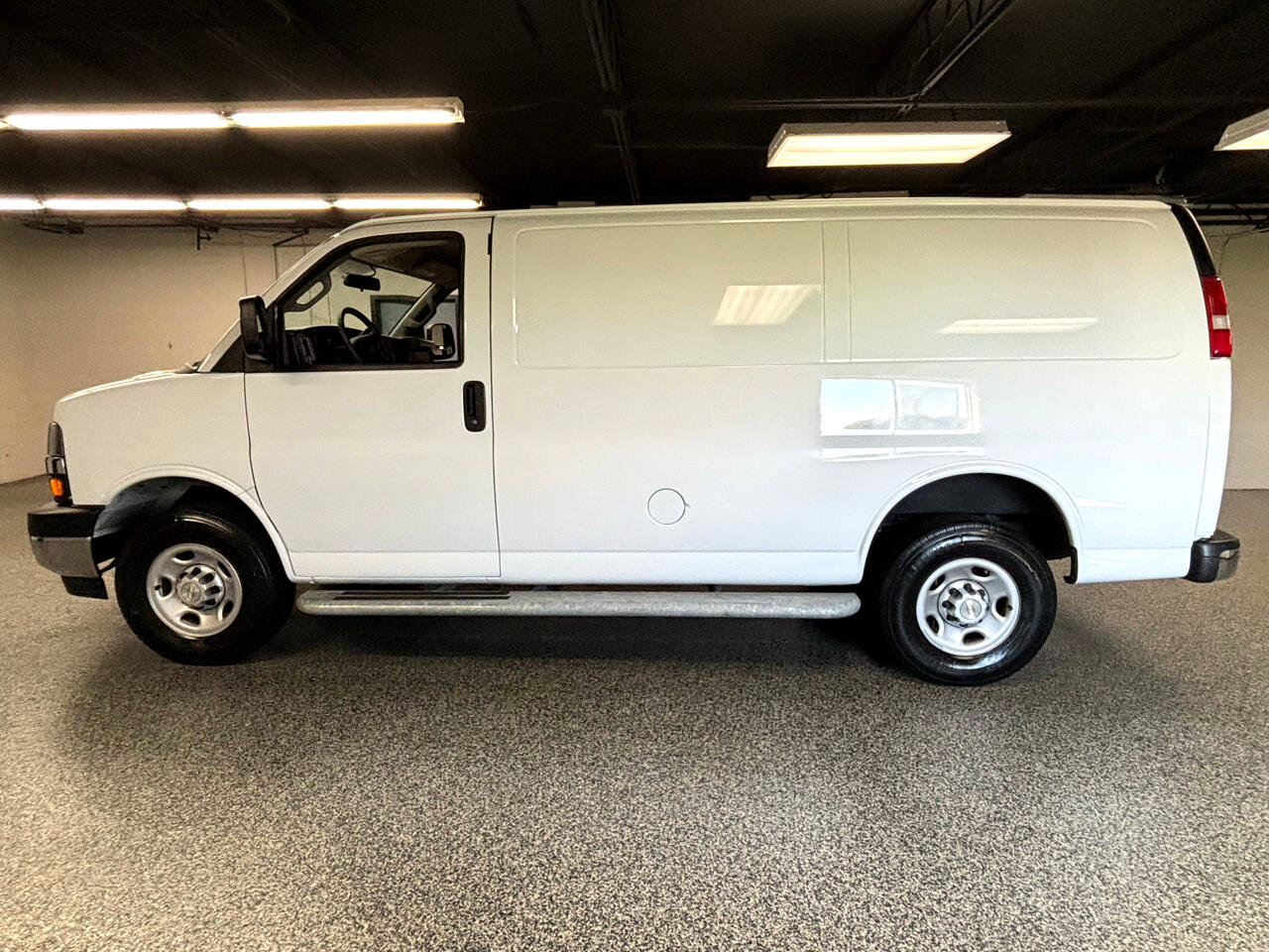 Used 2023 Chevrolet Express 2500 w/ Driver Convenience Package image 7