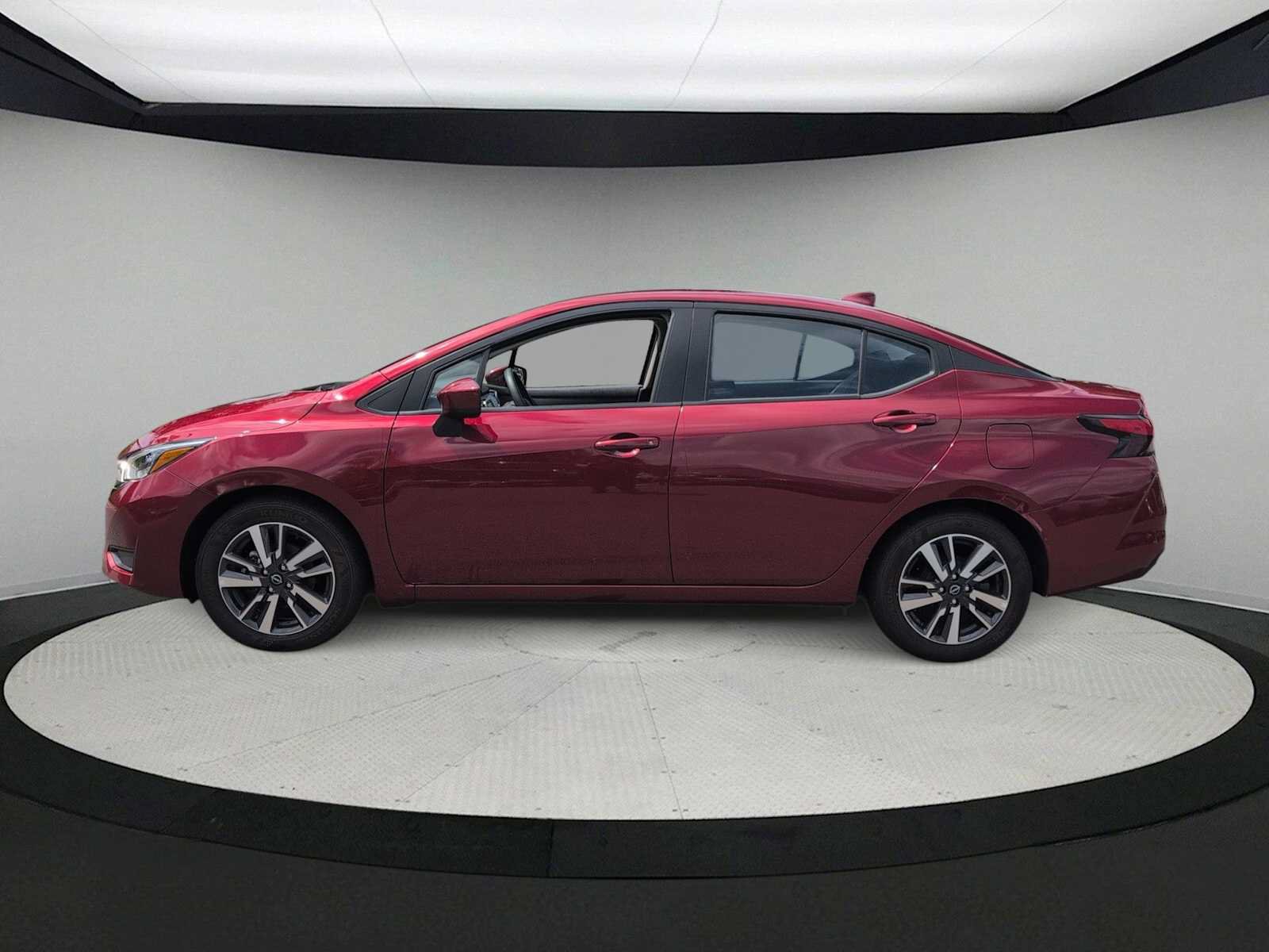 Used 2025 Nissan Versa SV FWD image 5