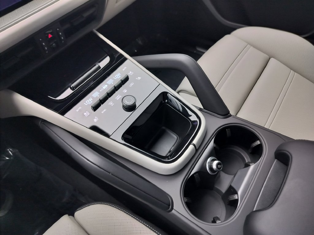 New 2026 Porsche Cayenne Coupe AWD/4WD image 17