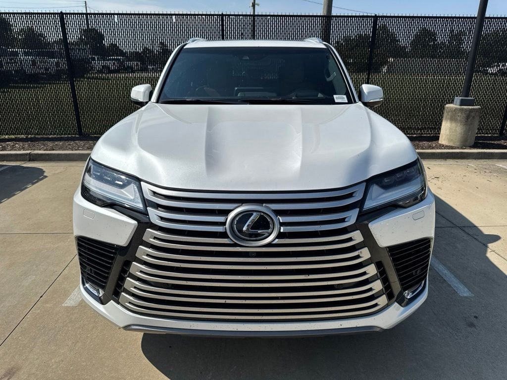 Used 2023 Lexus LX 600 4WD w/ Luxury Package image 3