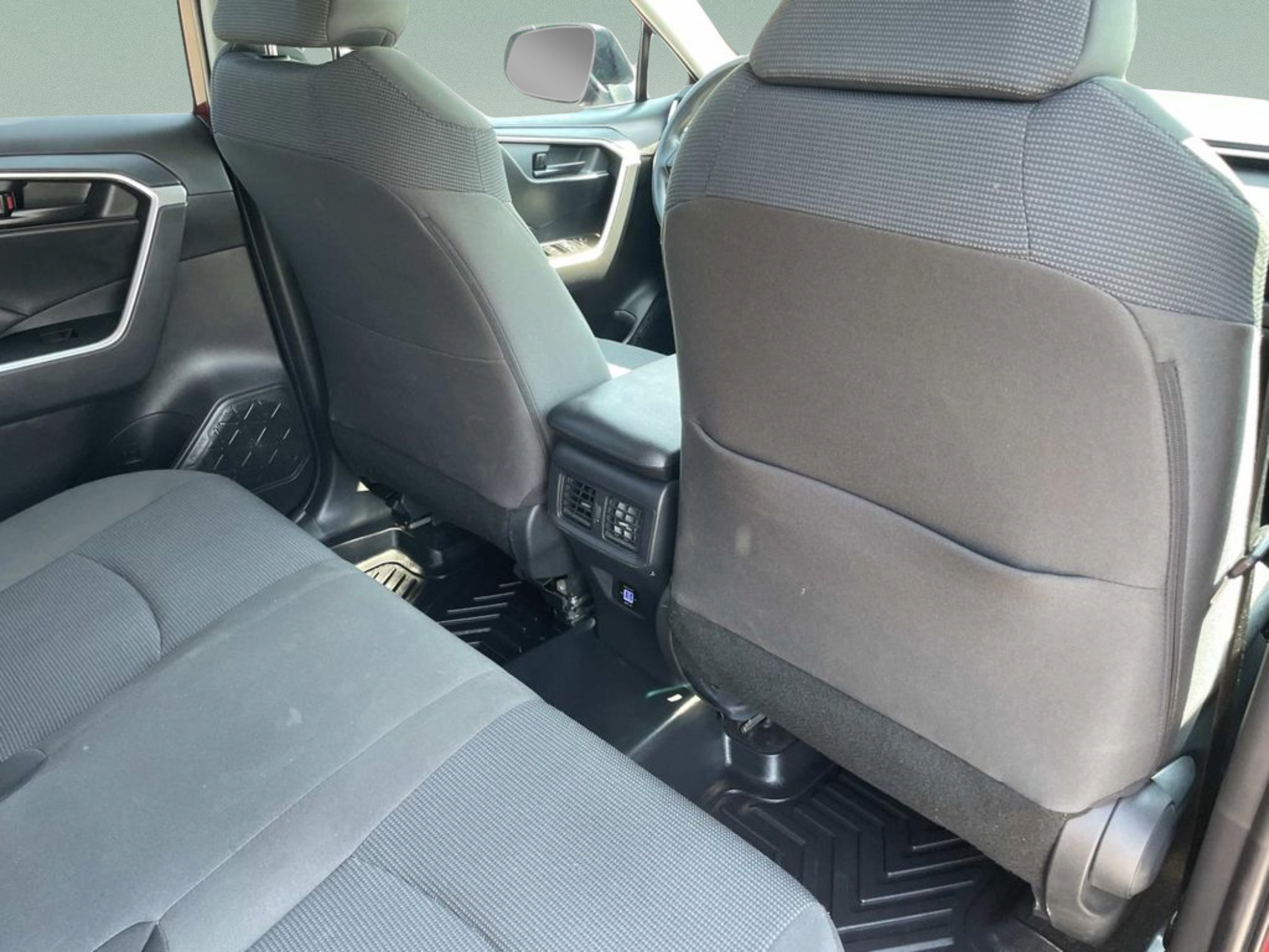 Used 2024 Toyota RAV4 LE FWD image 15