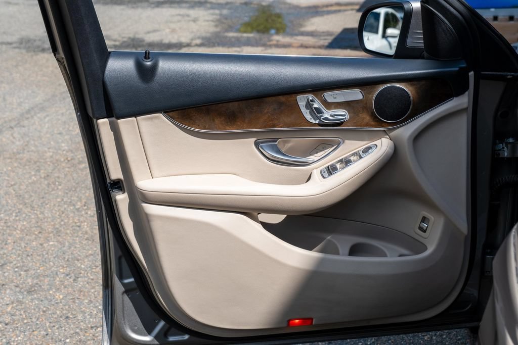 Used 2019 Mercedes-Benz GLC 300 4MATIC image 12