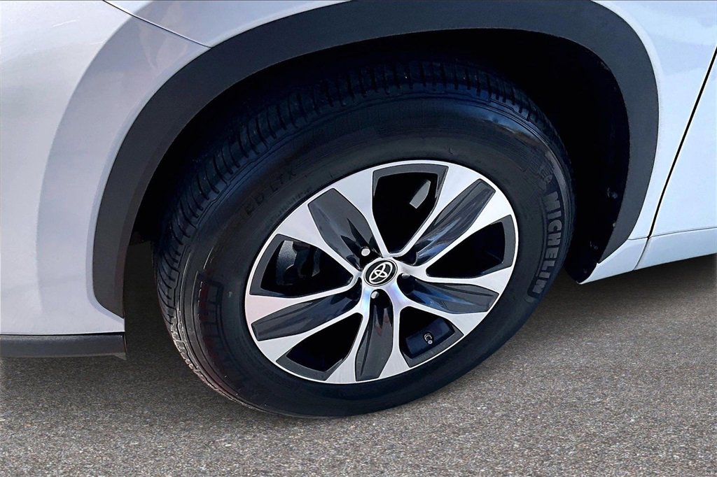 Certified 2022 Toyota Highlander XLE image 33