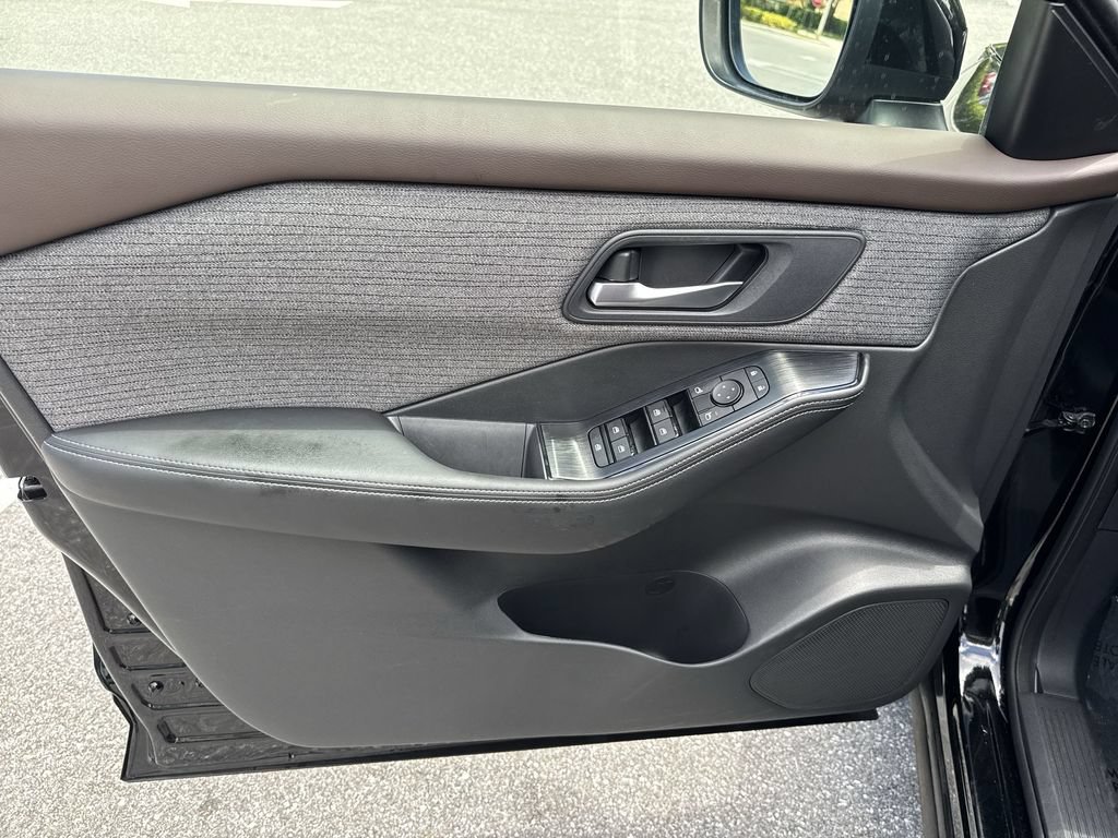 Used 2023 Nissan Rogue SV FWD image 39