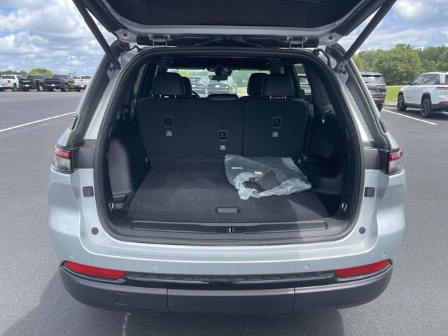 New 2025 Jeep Grand Cherokee Altitude RWD image 10