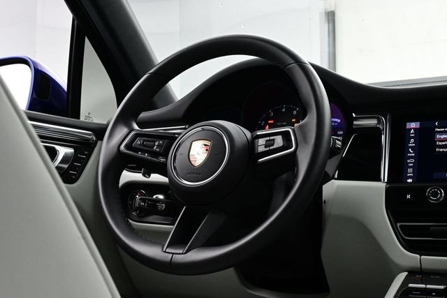 Certified 2025 Porsche Macan AWD/4WD image 21