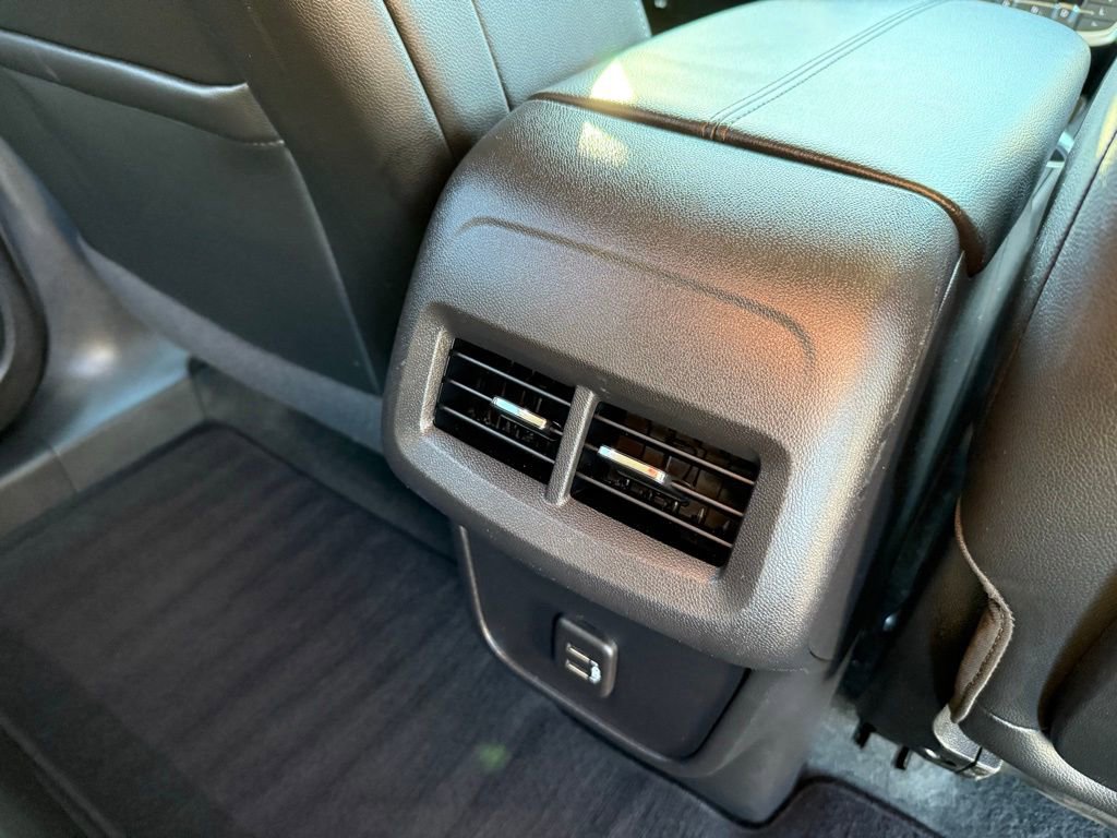 Used 2024 GMC Terrain SLT image 18