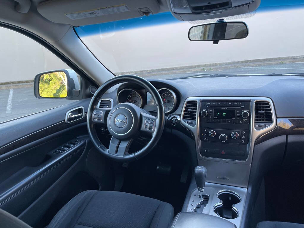 Used 2011 Jeep Grand Cherokee Laredo AWD/4WD image 9