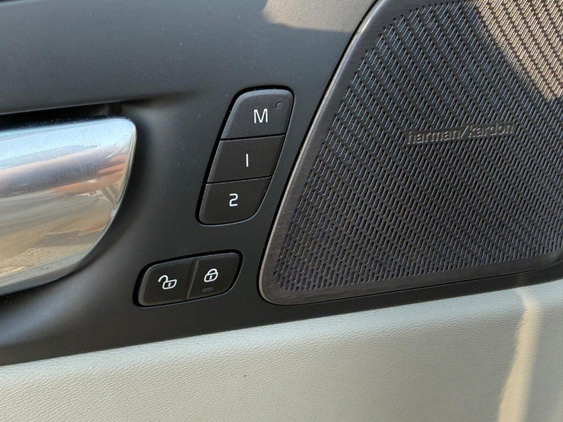 Certified 2026 Volvo XC60 B5 Ultra AWD/4WD image 17