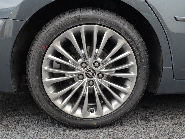 Used 2022 Toyota Avalon Limited image 9