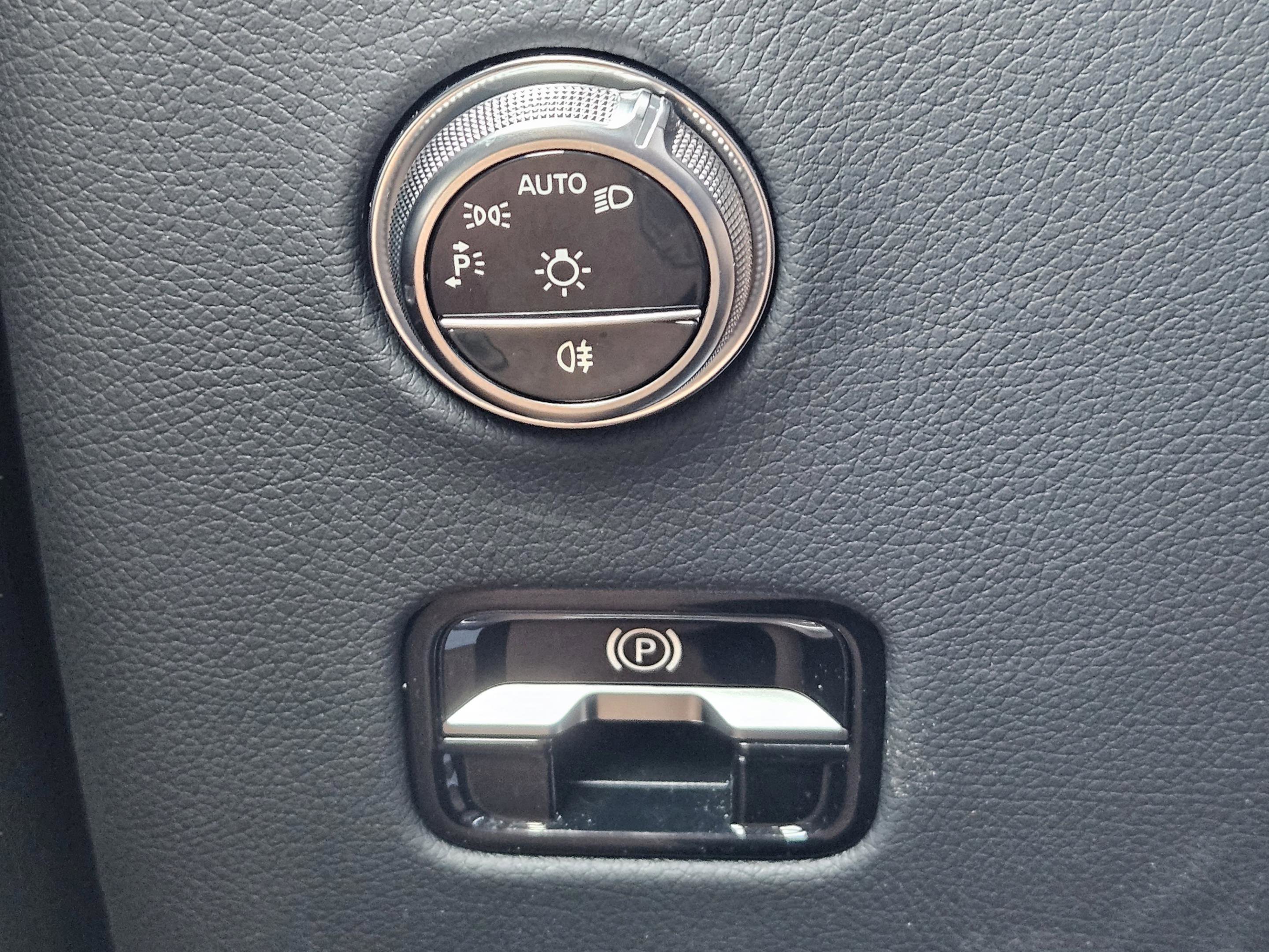 Certified 2025 Mercedes-Benz GLC 300 image 23