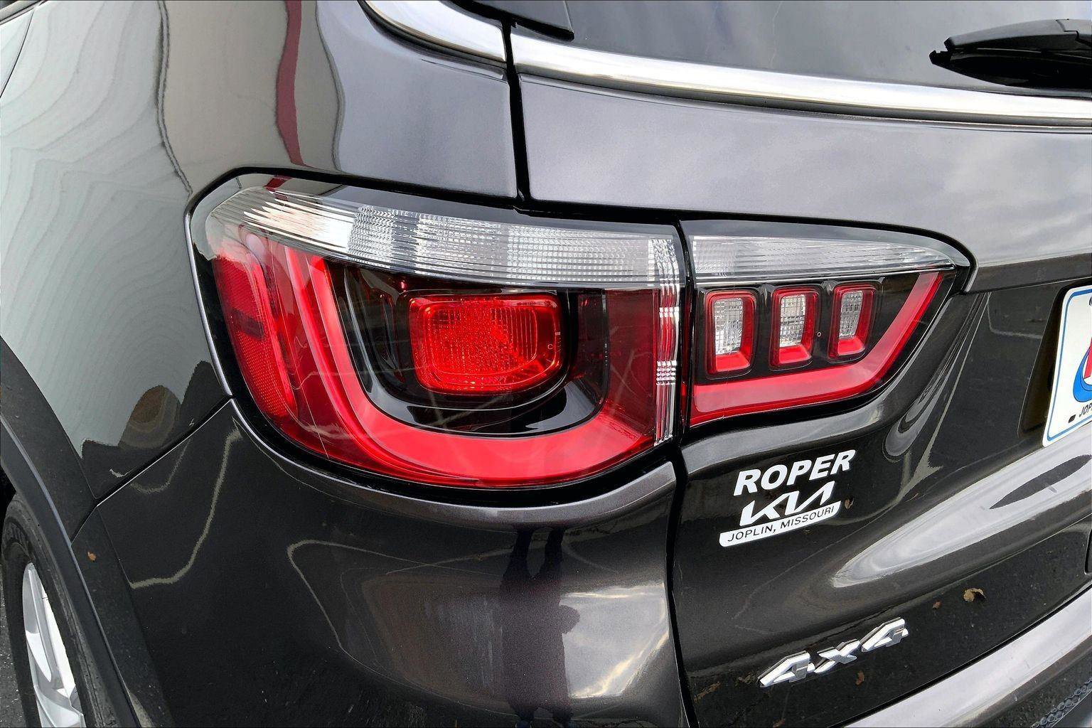 Used 2022 Jeep Compass Latitude image 28