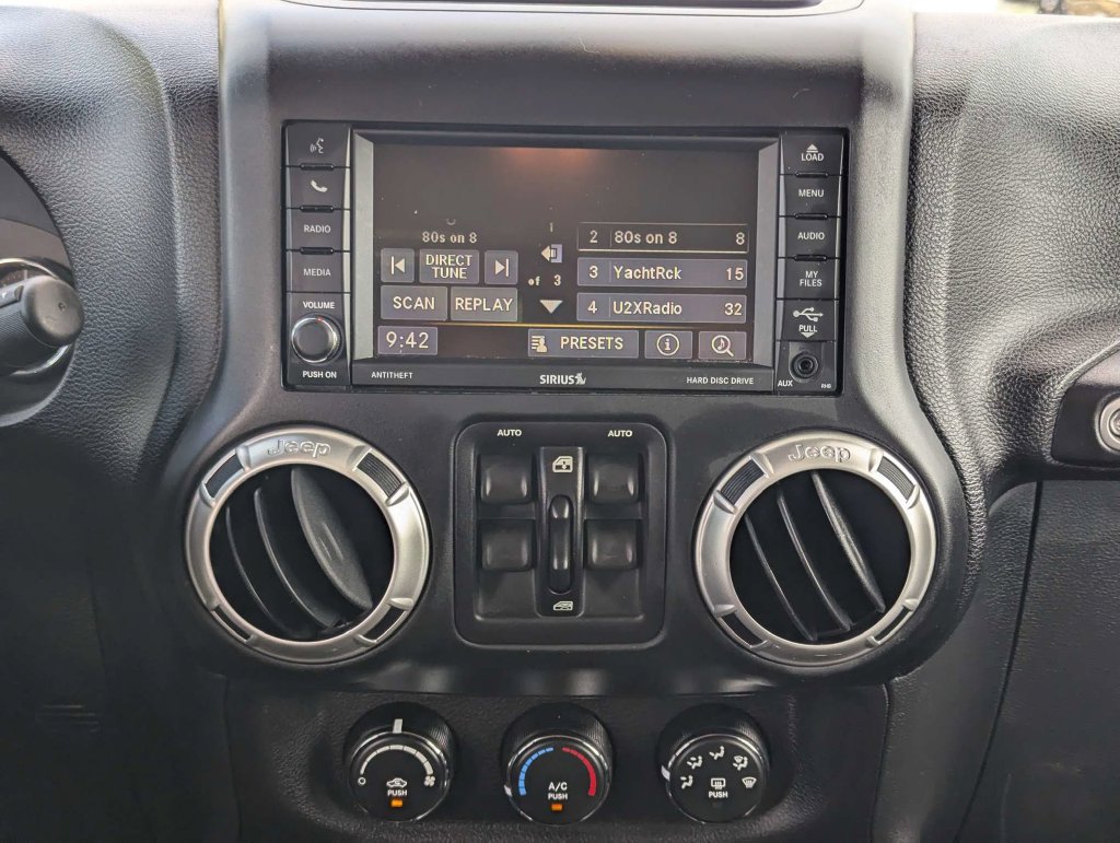 Used 2016 Jeep Wrangler Unlimited Rubicon w/ Connectivity Group AWD/4WD image 17