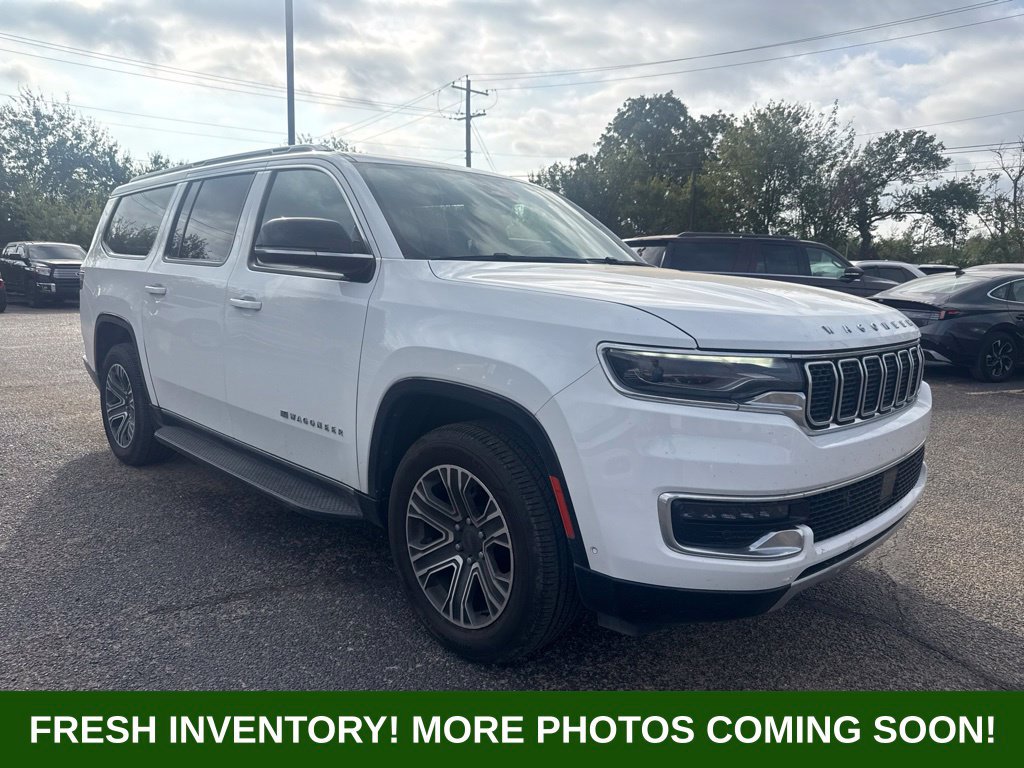 Used 2024 Jeep Wagoneer L Series II w/ Flexible Seating Group RWD image 1