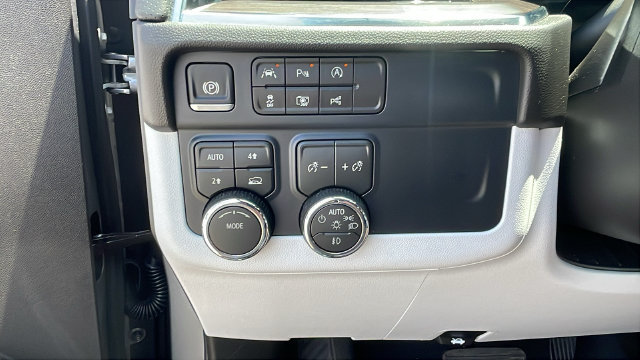 Used 2026 Chevrolet Suburban Premier AWD/4WD image 26