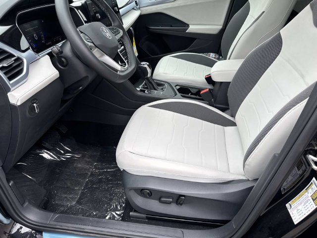 New 2026 Volkswagen Taos SE FWD image 13