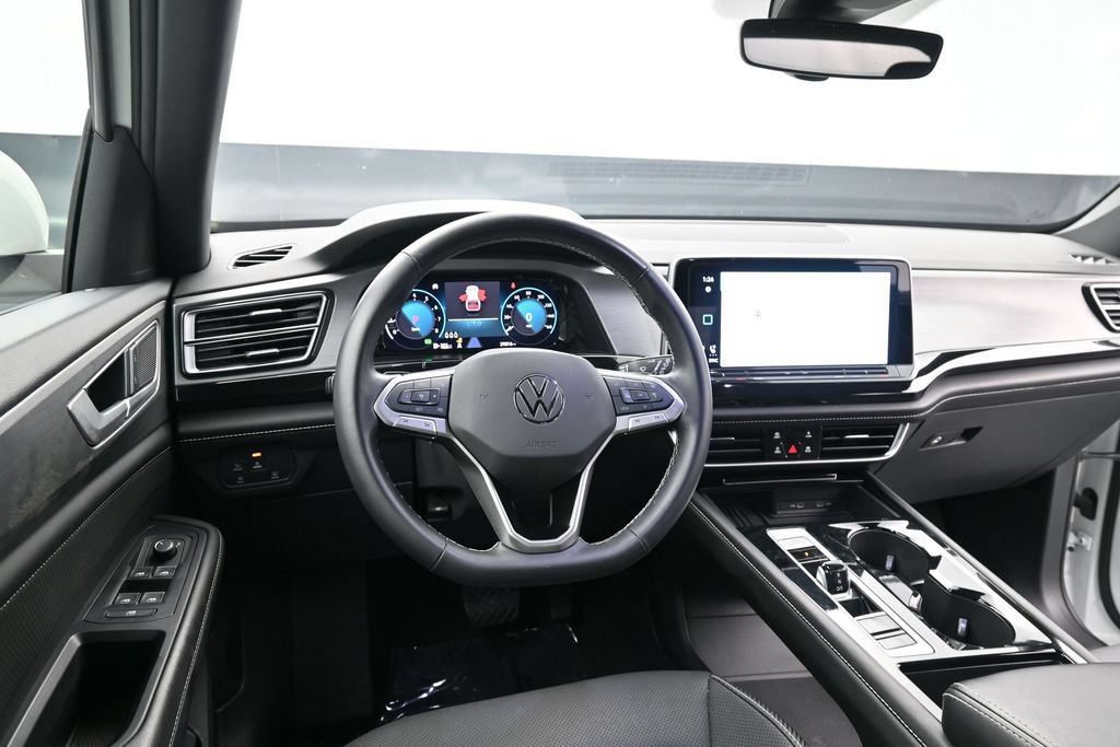 Used 2025 Volkswagen Atlas Cross Sport SE FWD image 17