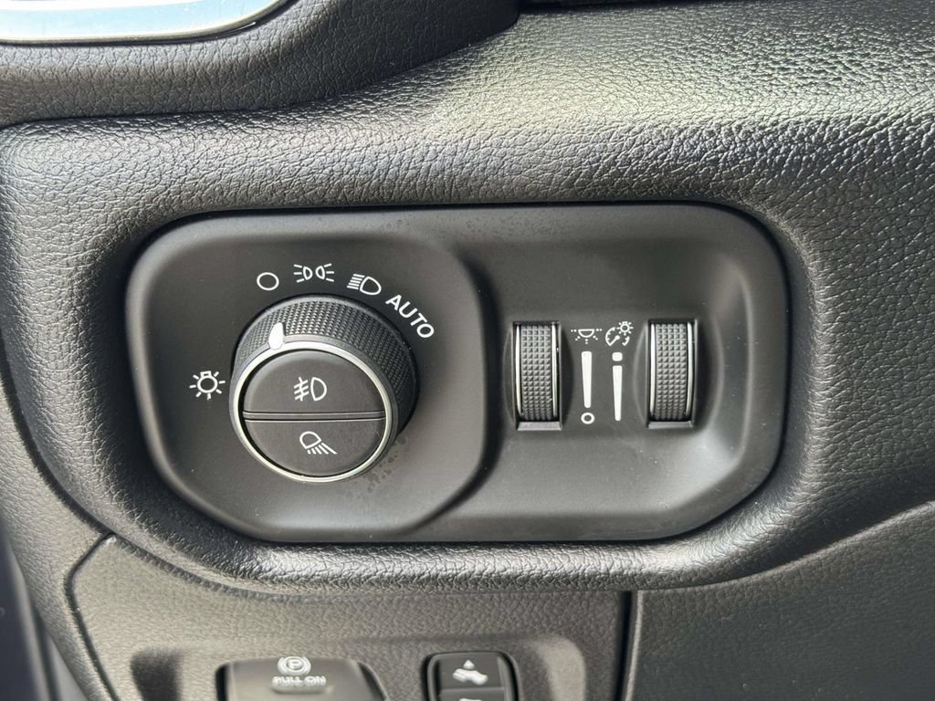 Used 2021 RAM 1500 Laramie w/ Sport Appearance Package AWD/4WD image 28