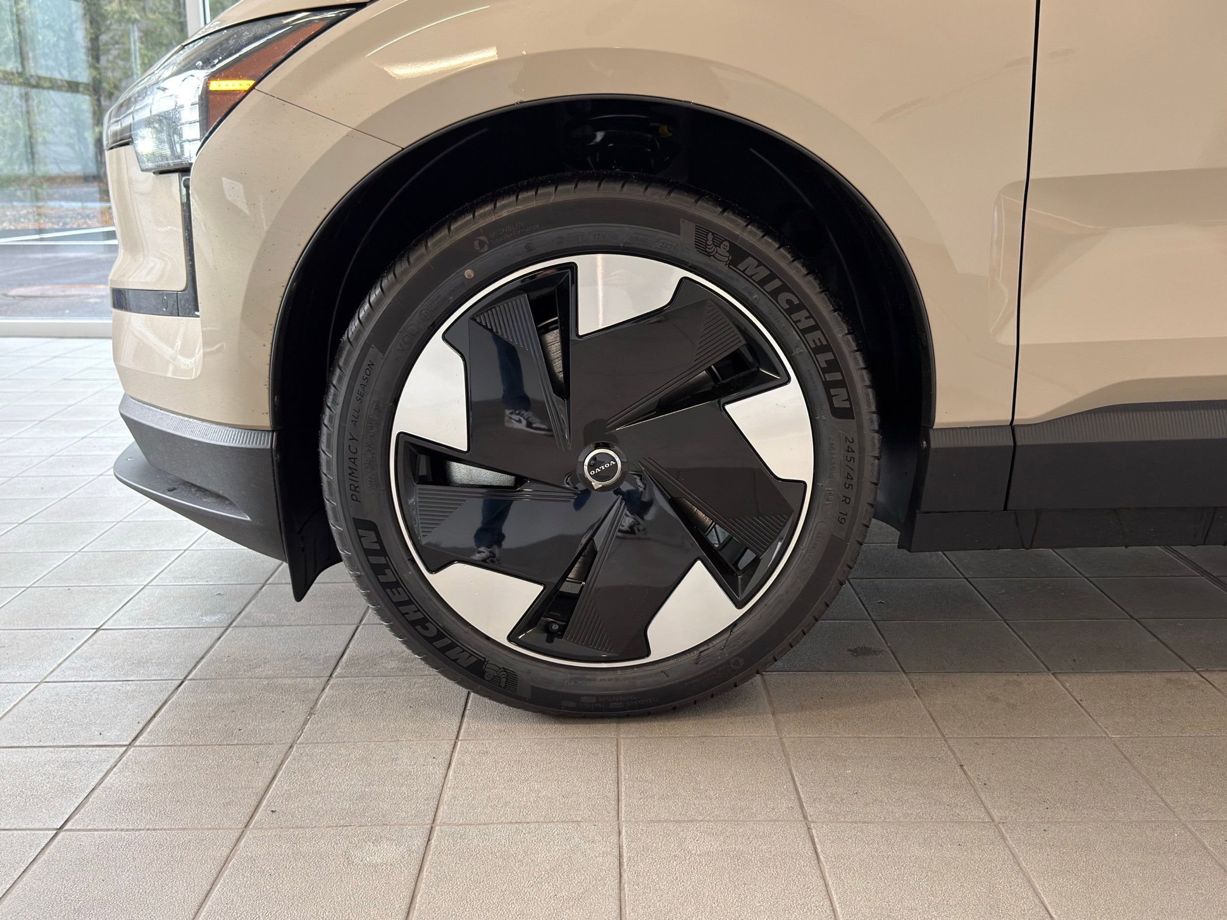 New 2026 Volvo EX30 Plus w/ Protection Package Premier AWD/4WD image 9