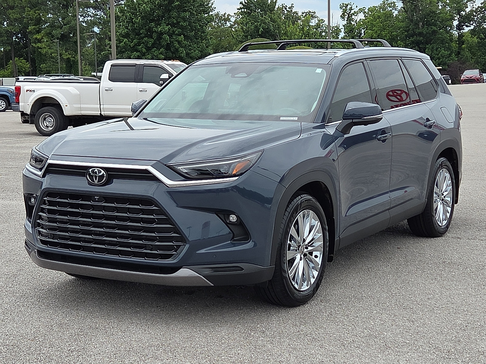 Used 2024 Toyota Grand Highlander AWD image 2