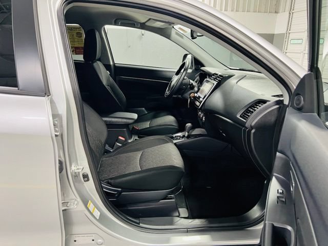 Used 2026 Mitsubishi Outlander Sport LE AWD/4WD image 32