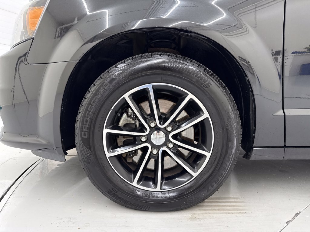 Used 2018 Dodge Grand Caravan SE FWD image 11