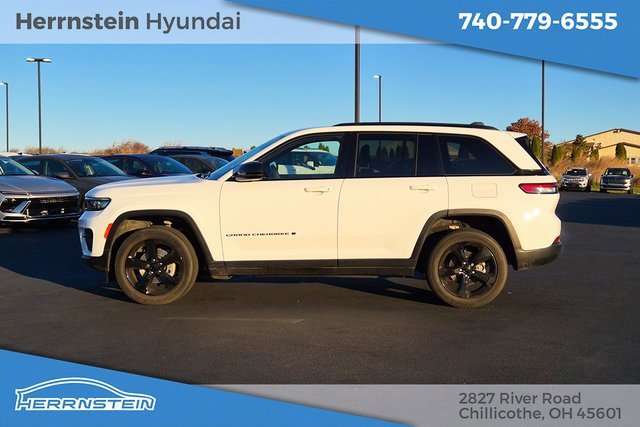 Used 2022 Jeep Grand Cherokee Altitude image 4