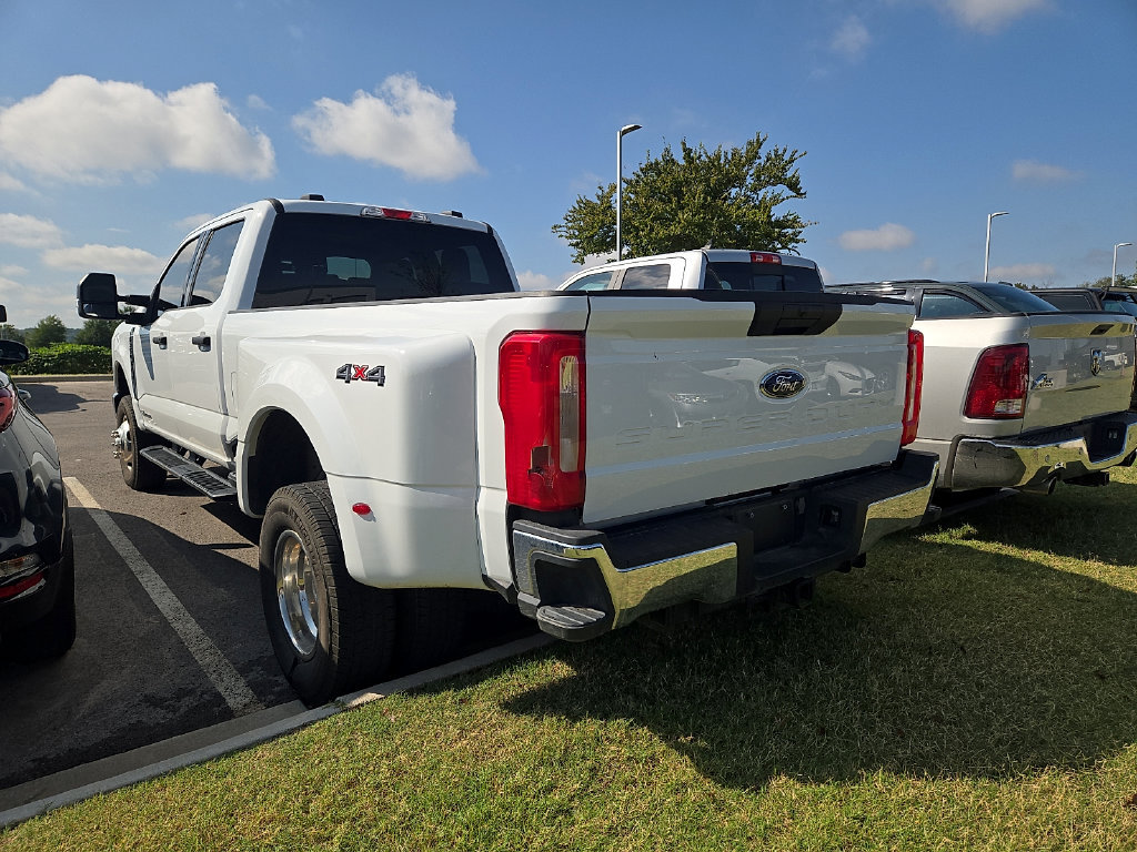 Used 2025 Ford F350 XLT AWD/4WD image 2