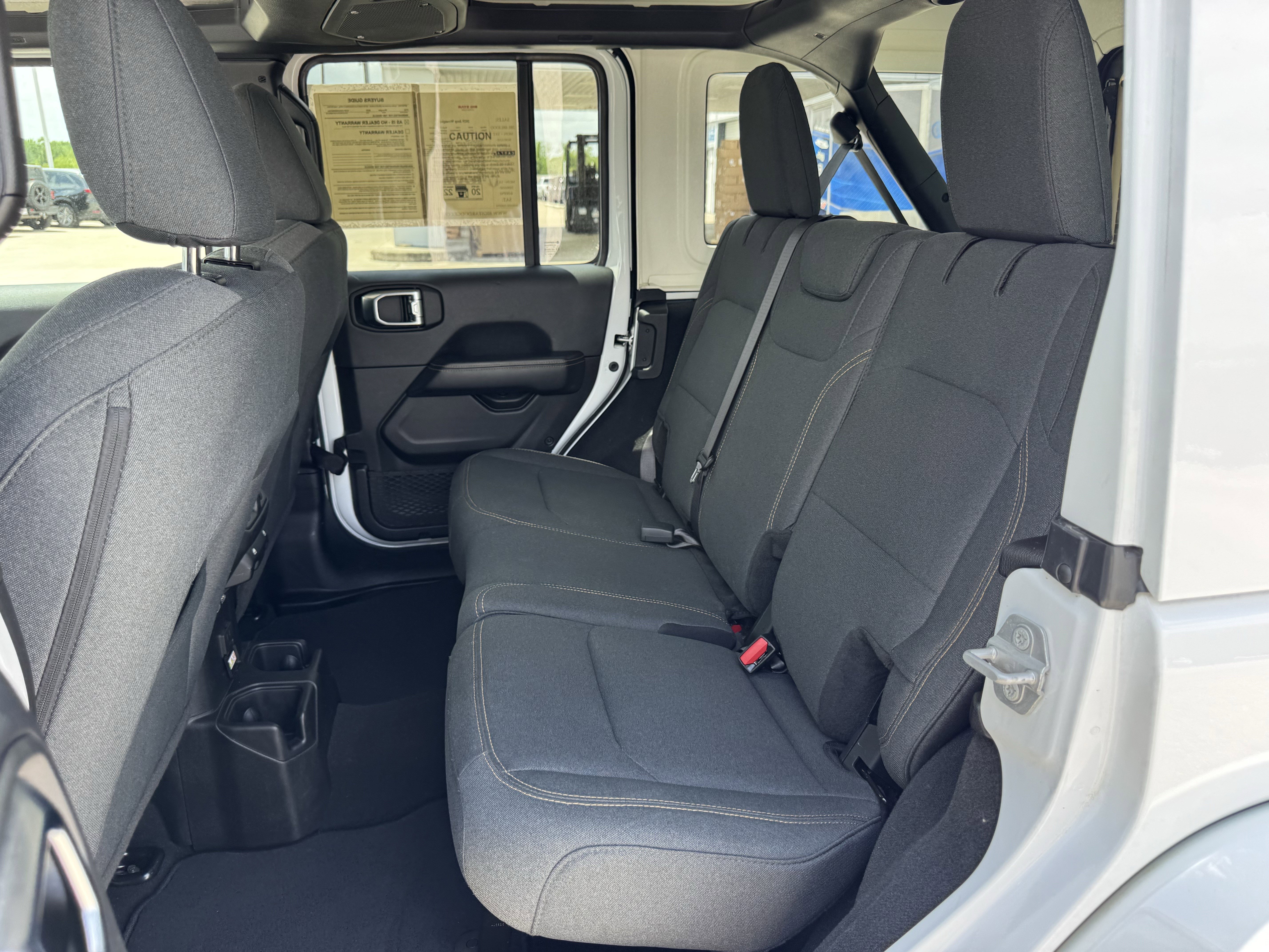 Used 2025 Jeep Wrangler Sahara image 29