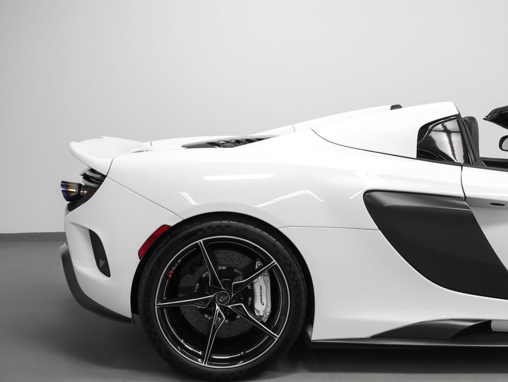 Used 2016 McLaren 675LT Spider RWD image 32