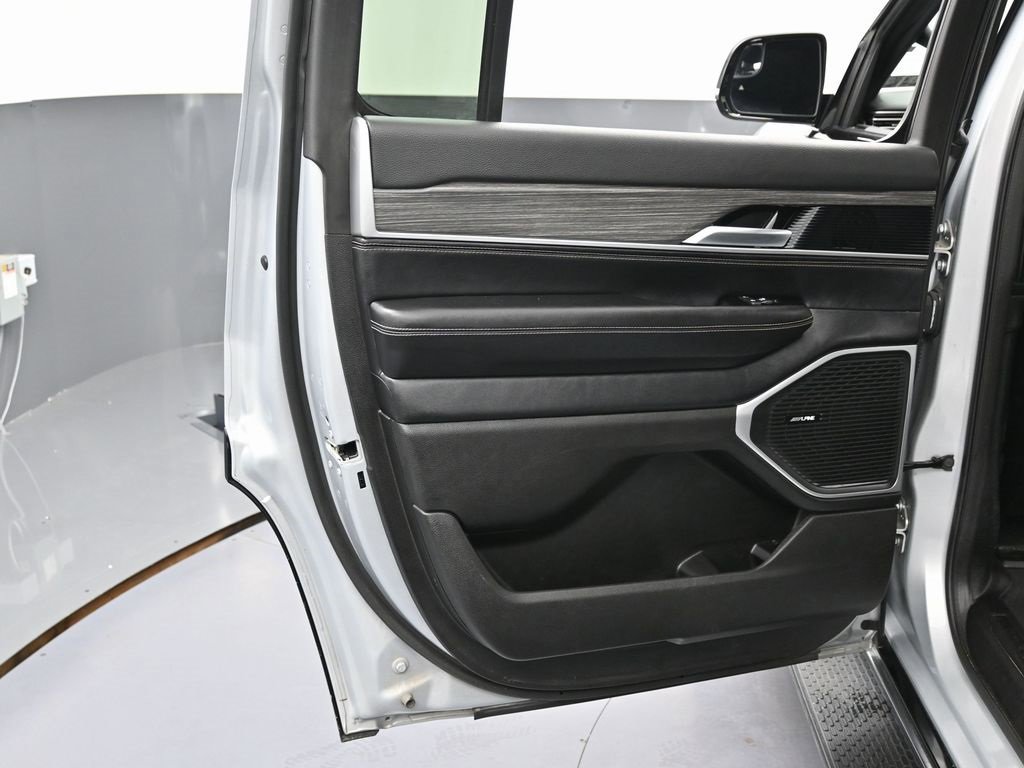 Used 2024 Jeep Wagoneer Series II w/ Flexible Seating Group image 43