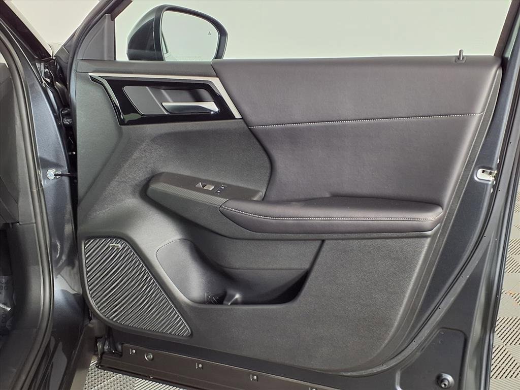 New 2025 Mitsubishi Outlander SE image 8