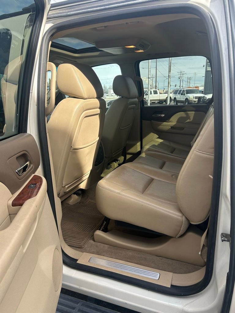 Used 2013 Chevrolet Avalanche LTZ image 9