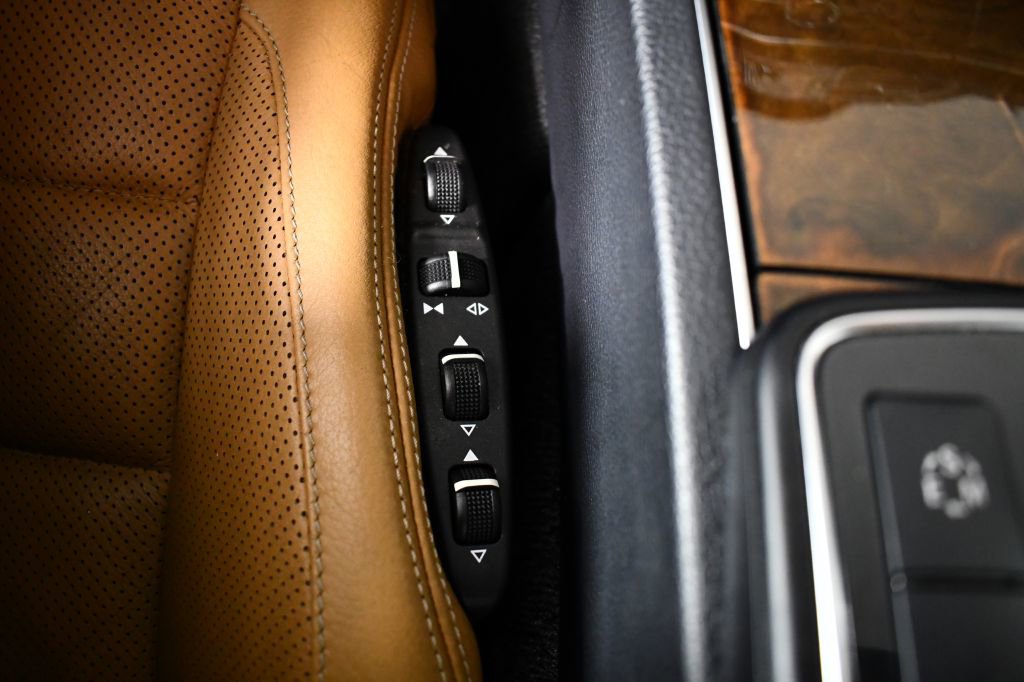 Used 2015 Mercedes-Benz E 400 4MATIC Coupe image 39