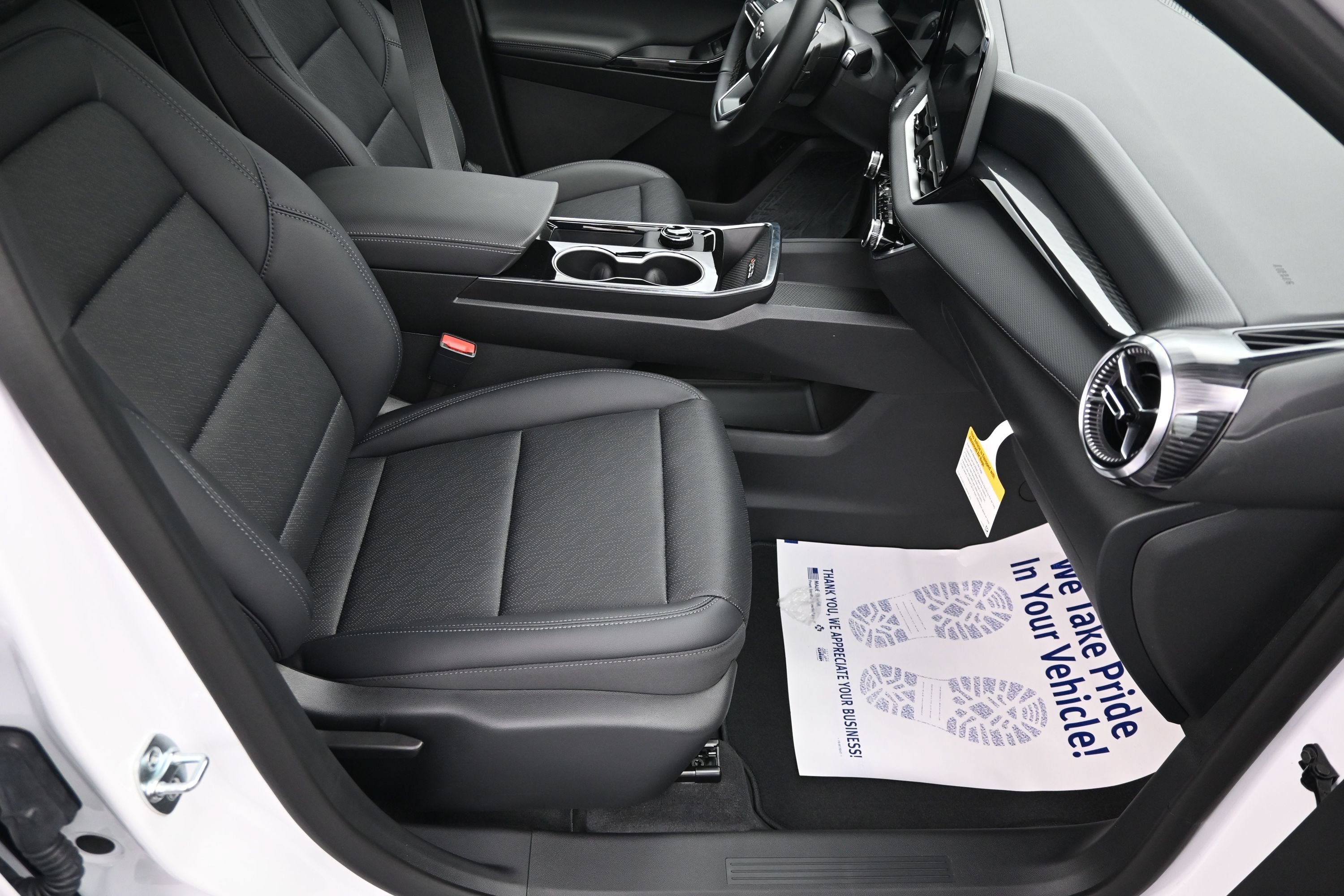 New 2027 Chevrolet Equinox LT w/ Convenience Package II FWD image 35