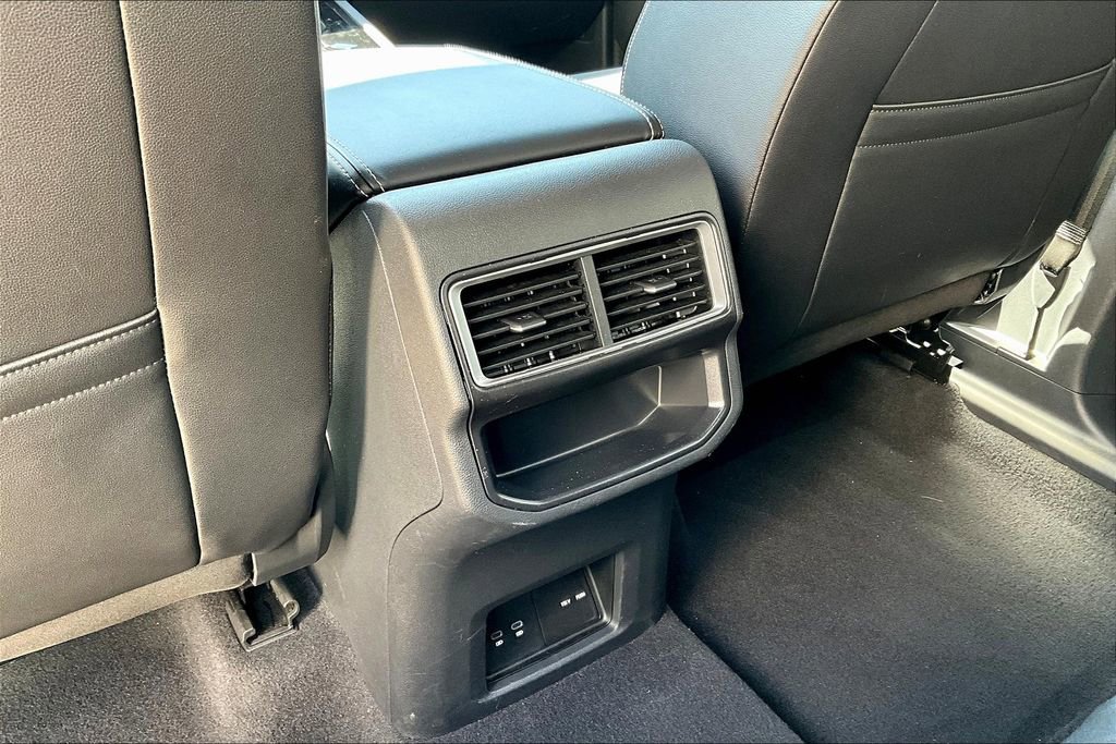 Used 2024 Volkswagen Atlas Cross Sport SE image 30