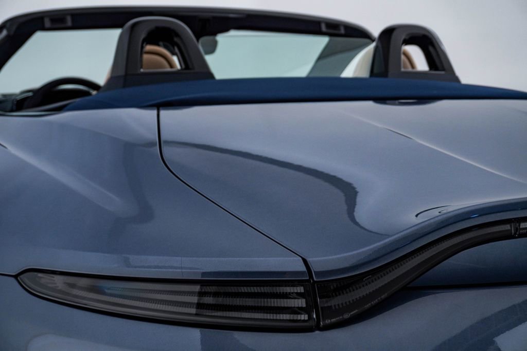 Used 2026 Aston Martin V8 Vantage Roadster RWD image 15