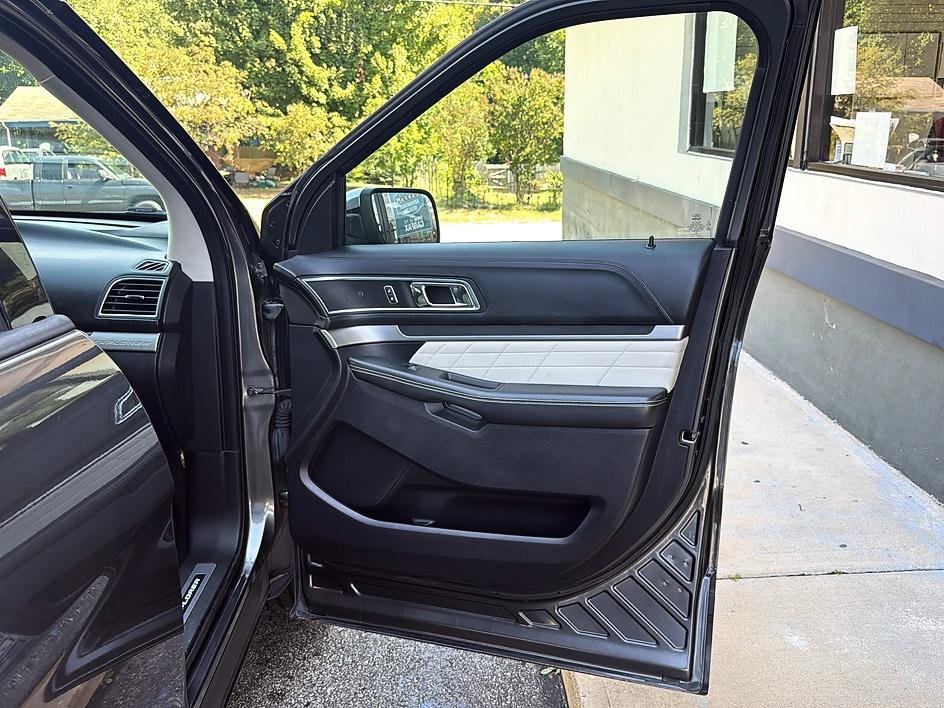 Used 2019 Ford Explorer Platinum AWD/4WD image 39