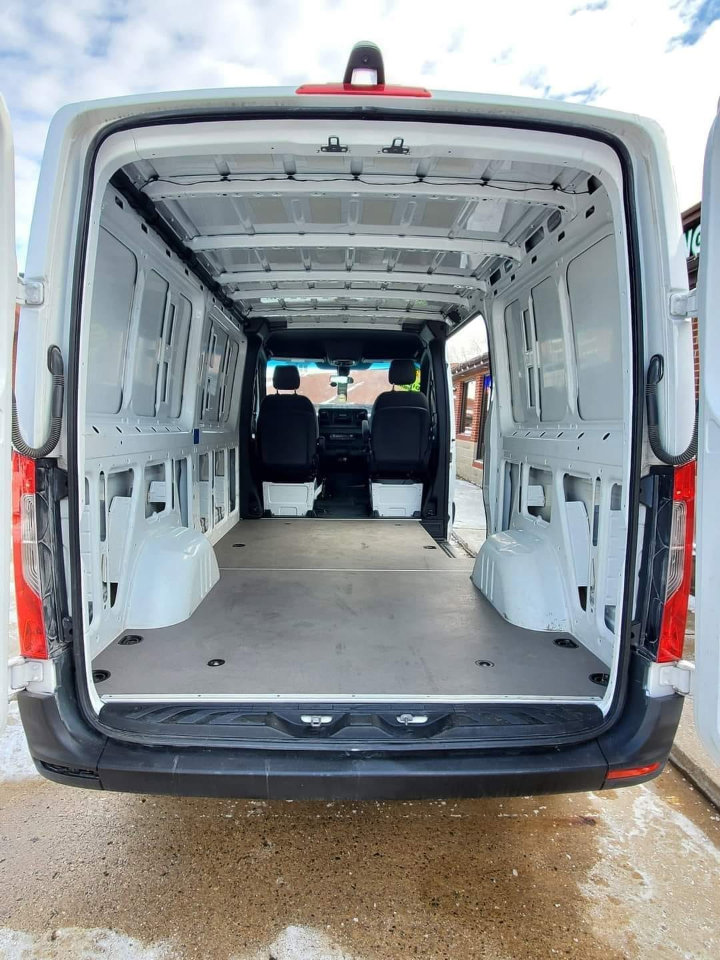 Used 2019 Freightliner Sprinter 2500 w/ Driver Convenience Package image 20