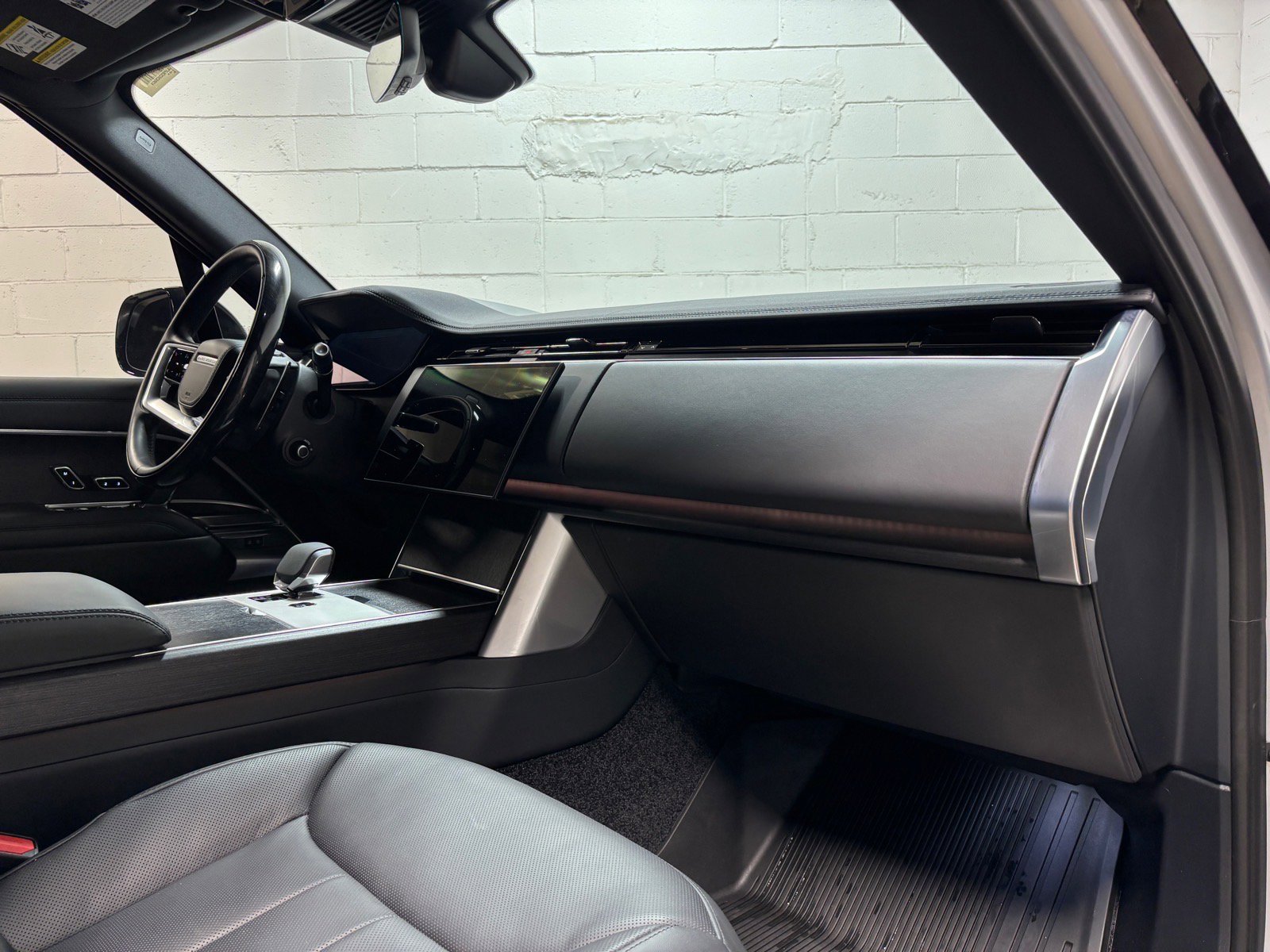 Used 2025 Land Rover Range Rover SE AWD/4WD image 30