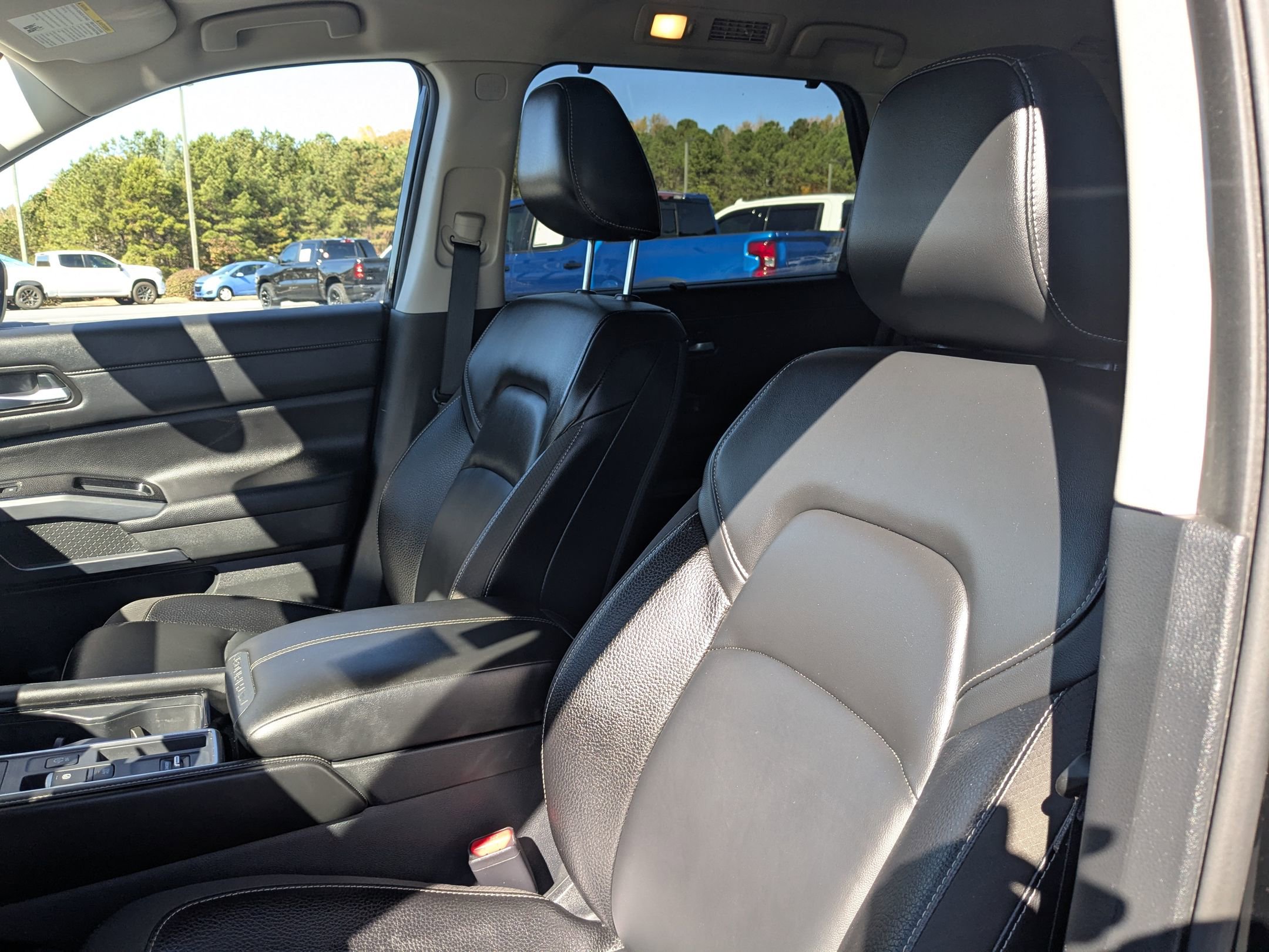 Used 2025 Nissan Pathfinder SL image 14