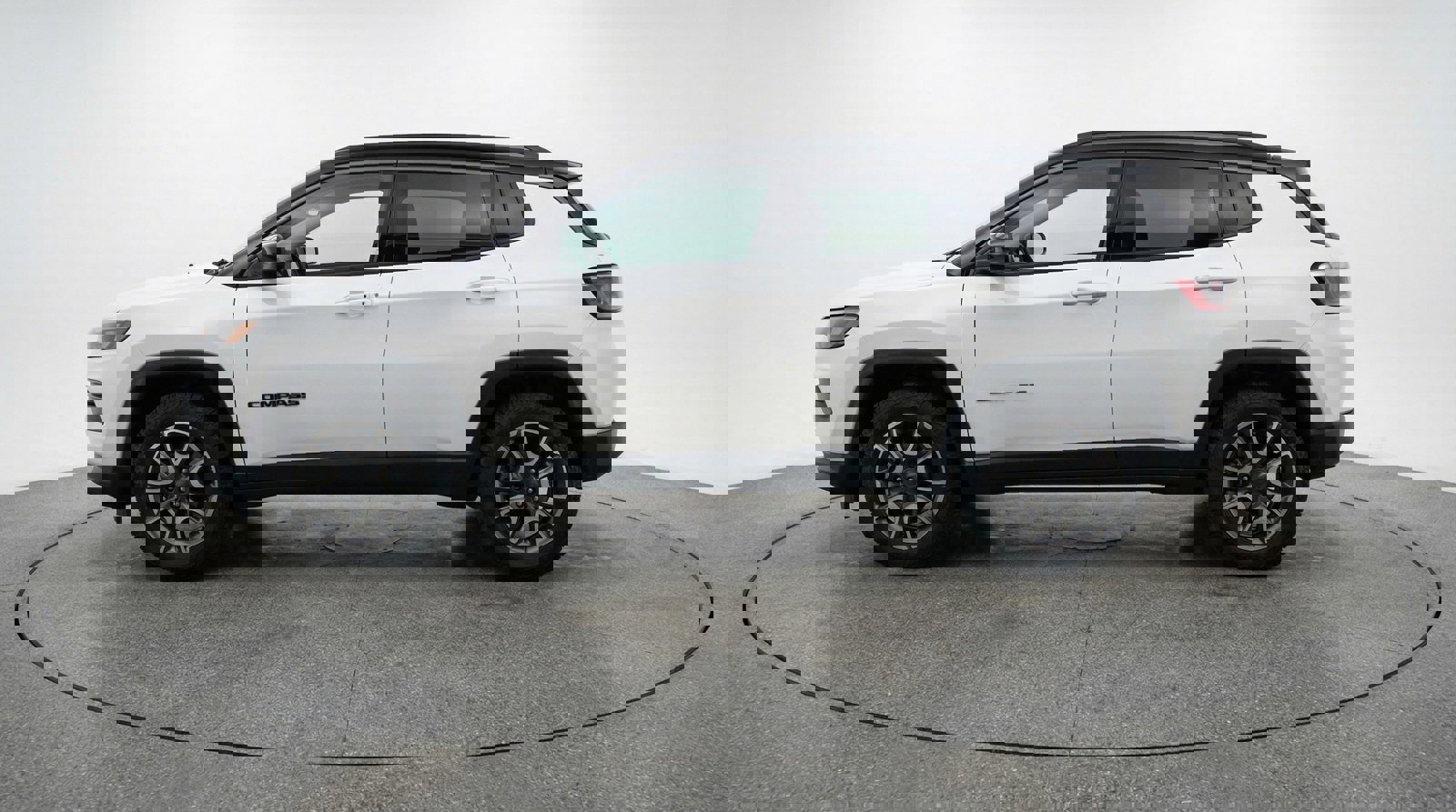 Used 2025 Jeep Compass Trailhawk image 4