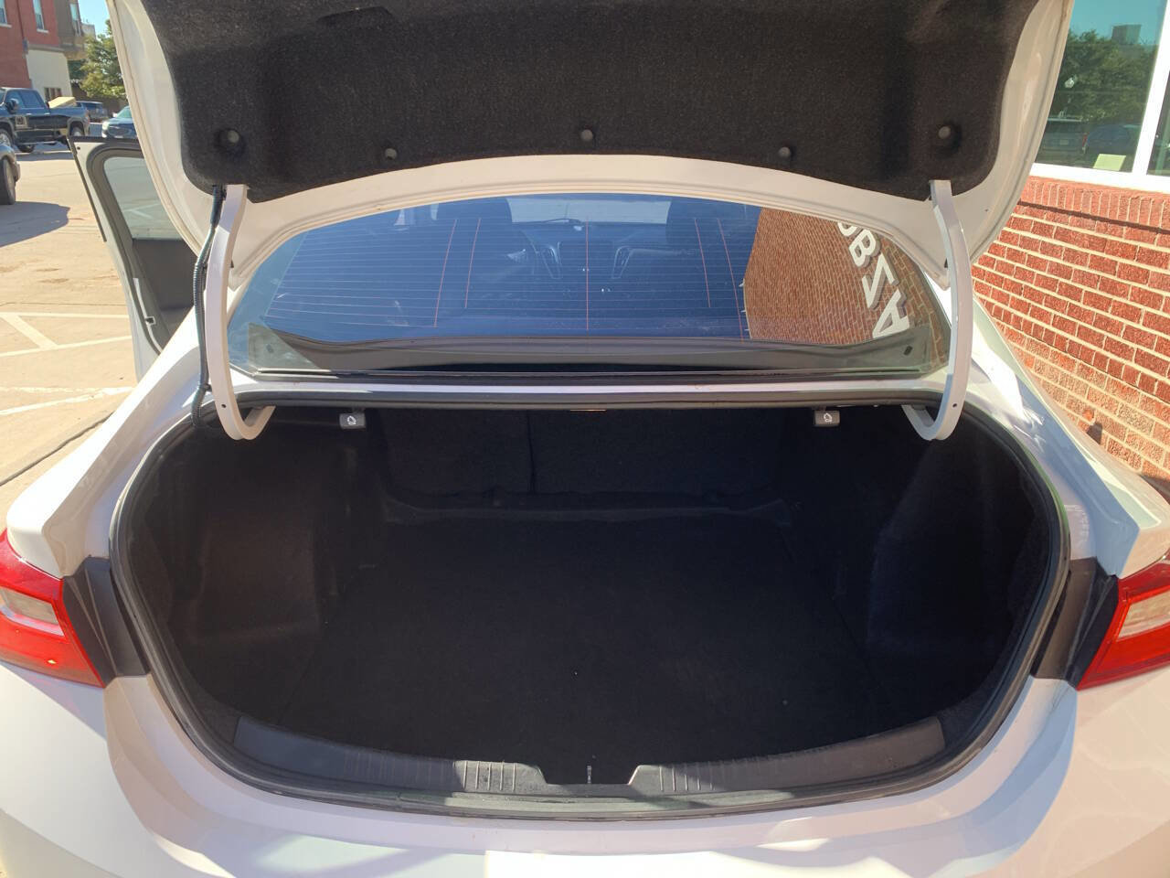 Used 2018 Chevrolet Malibu LT image 18